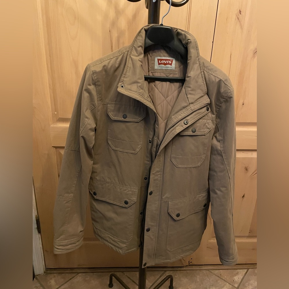 Levi’s Strauss Cozy Utility Jacket
Men’s Size: Large